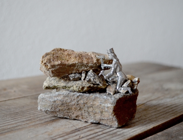 Halde mit Zinnfigur